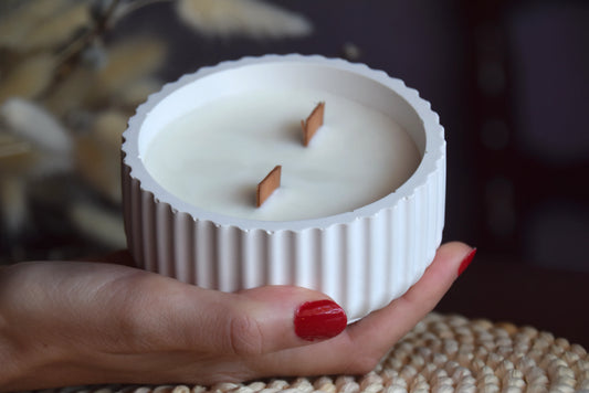 Recipientes de resina mineral: qué son y por qué marcan la diferencia en una vela